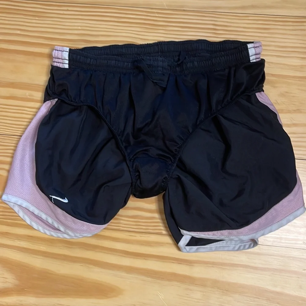 Nike Shorts - Picture 3 of 4